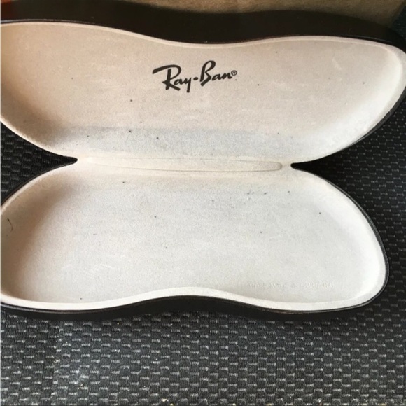 Ray-Ban Hard Clam Shell Glasses Sunglasses Case In Black Used with FLAWS - Picture 3 of 7